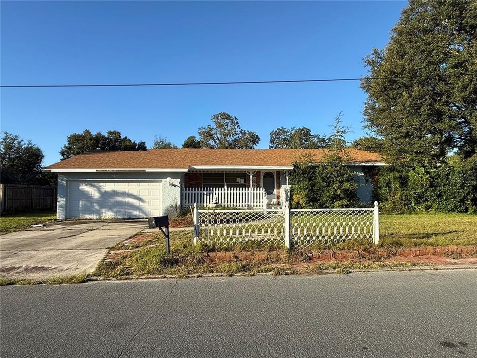 Active With Contract: $449,900 (3 beds, 2 baths, 1685 Square Feet)