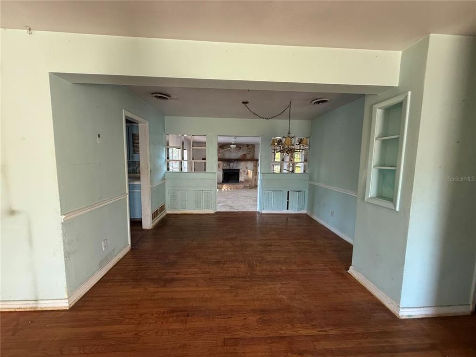 Active With Contract: $449,900 (3 beds, 2 baths, 1685 Square Feet)