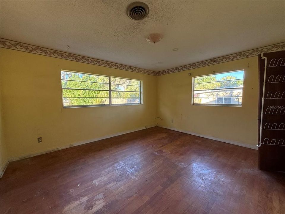 Active With Contract: $449,900 (3 beds, 2 baths, 1685 Square Feet)