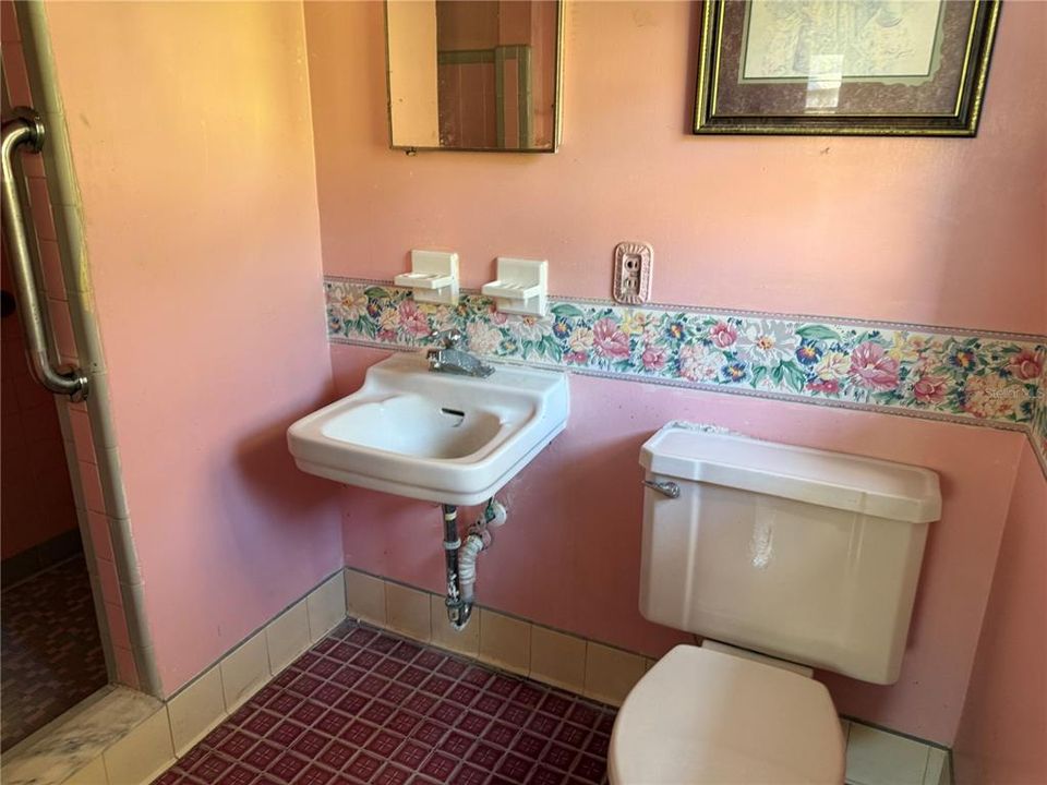 Active With Contract: $449,900 (3 beds, 2 baths, 1685 Square Feet)