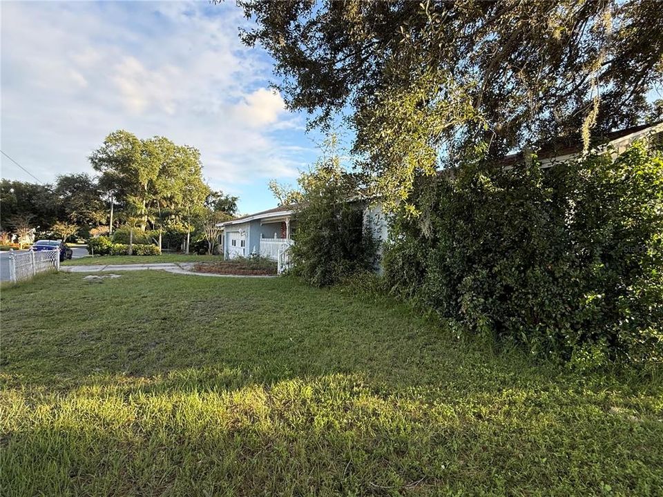 Active With Contract: $449,900 (3 beds, 2 baths, 1685 Square Feet)