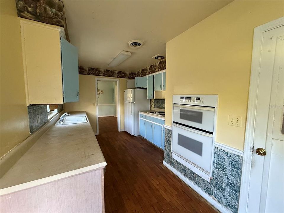 Active With Contract: $449,900 (3 beds, 2 baths, 1685 Square Feet)