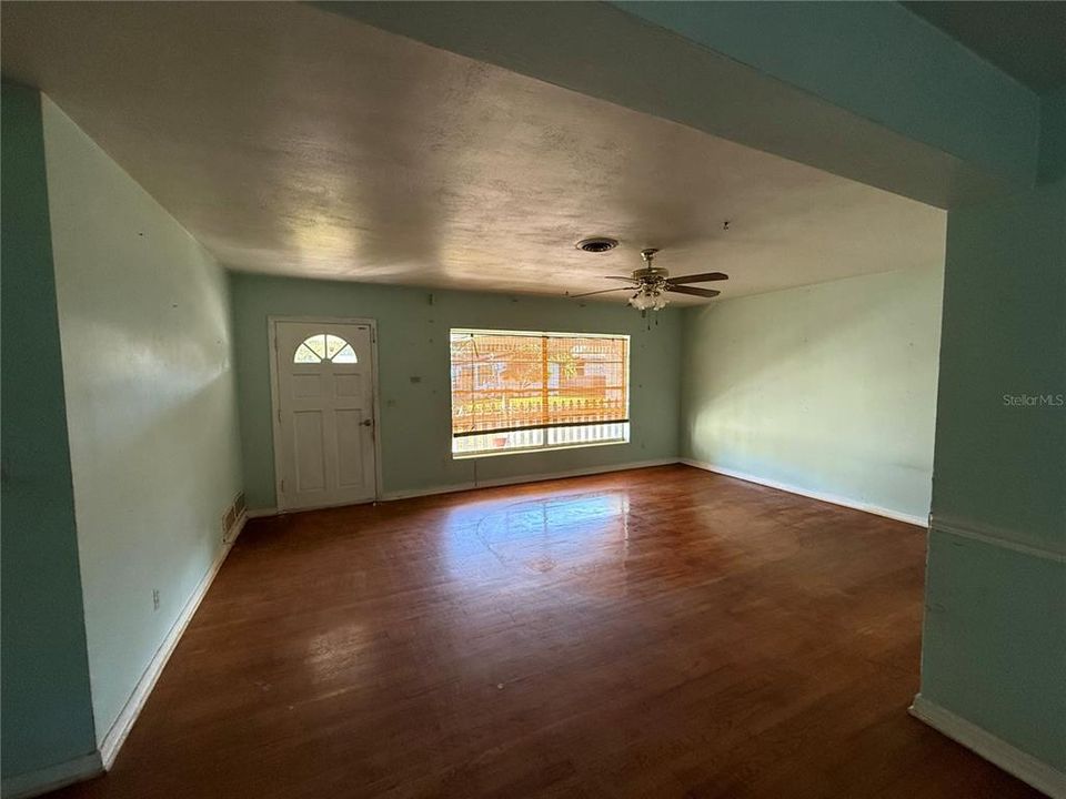 Active With Contract: $449,900 (3 beds, 2 baths, 1685 Square Feet)