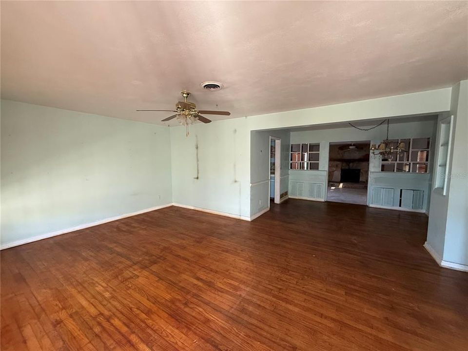 Active With Contract: $449,900 (3 beds, 2 baths, 1685 Square Feet)