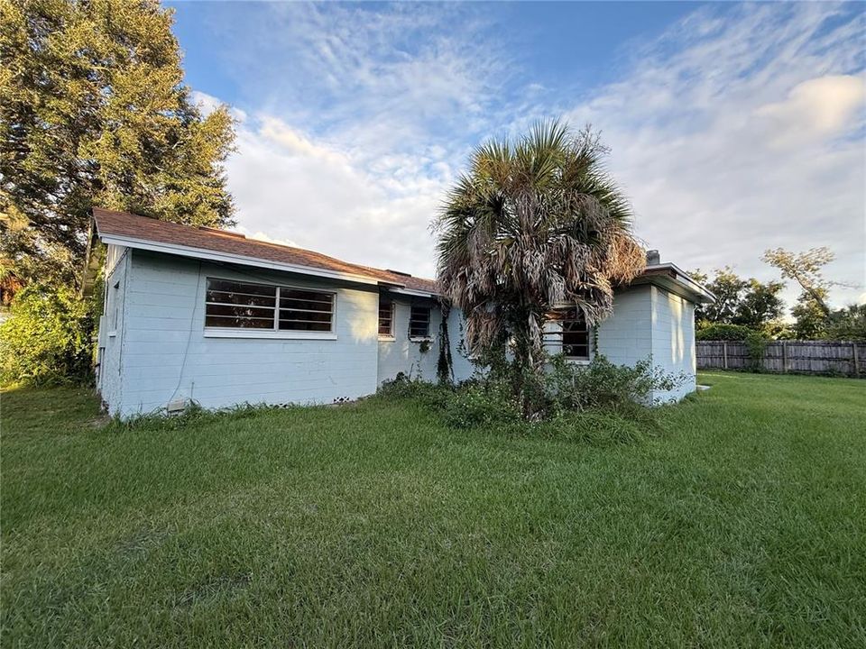 Active With Contract: $449,900 (3 beds, 2 baths, 1685 Square Feet)