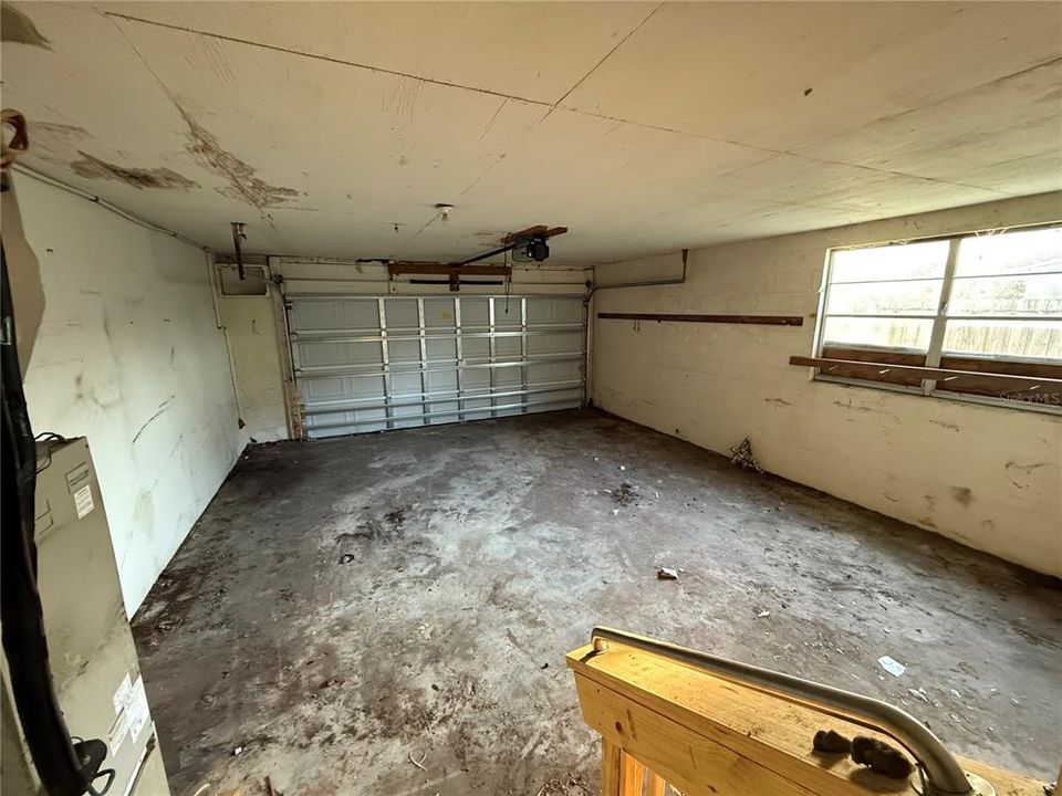 Active With Contract: $449,900 (3 beds, 2 baths, 1685 Square Feet)