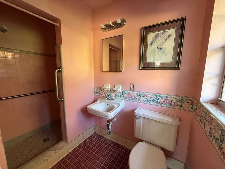 Active With Contract: $449,900 (3 beds, 2 baths, 1685 Square Feet)