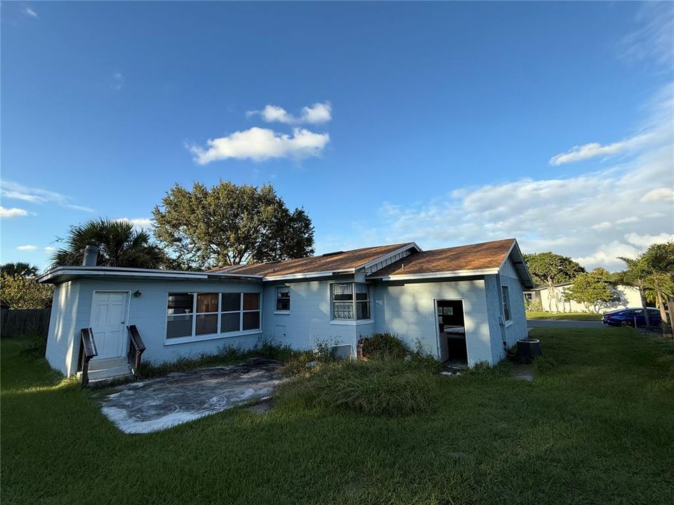 Active With Contract: $449,900 (3 beds, 2 baths, 1685 Square Feet)