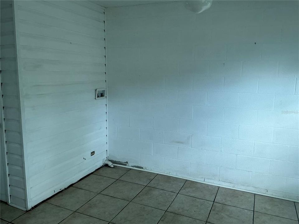 待售: $104,900 (2 贝兹, 1 浴室, 850 平方英尺)