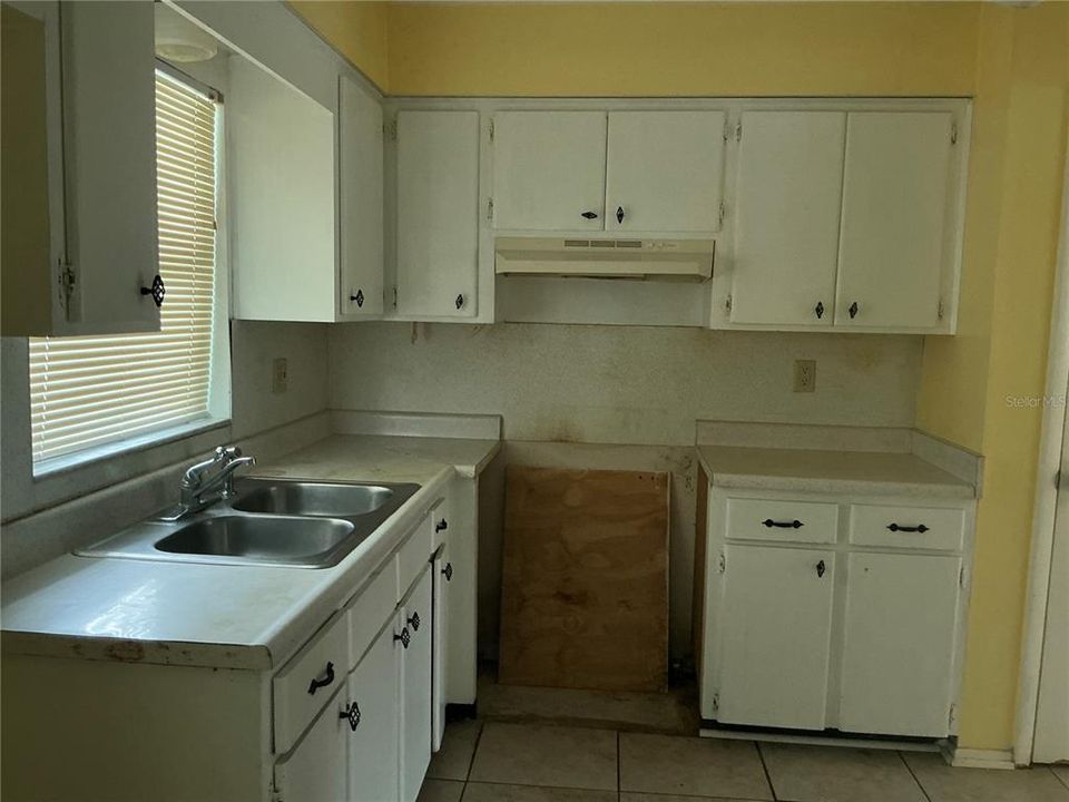 待售: $104,900 (2 贝兹, 1 浴室, 850 平方英尺)