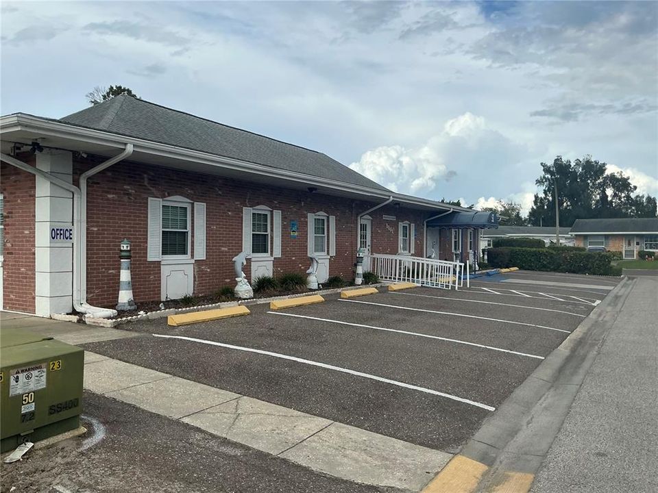 待售: $104,900 (2 贝兹, 1 浴室, 850 平方英尺)