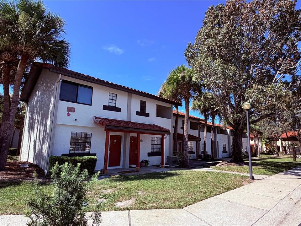 出租: $1,750 (2 贝兹, 2 浴室, 745 平方英尺)