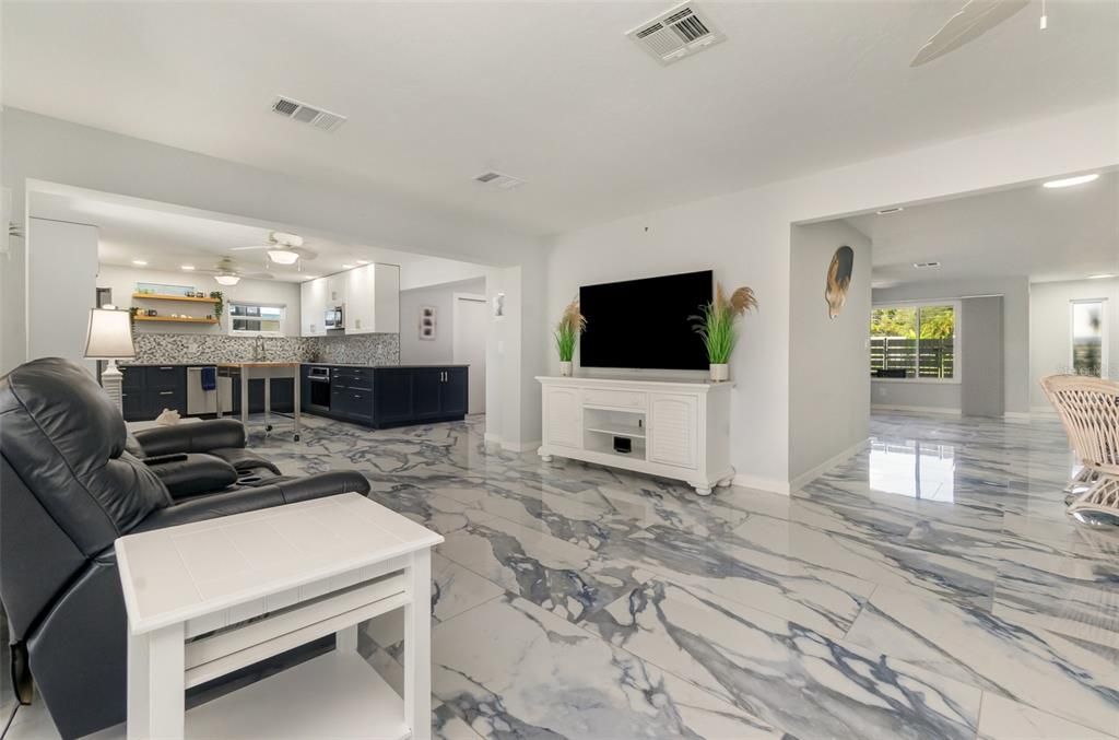 待售: $649,900 (3 贝兹, 2 浴室, 2008 平方英尺)