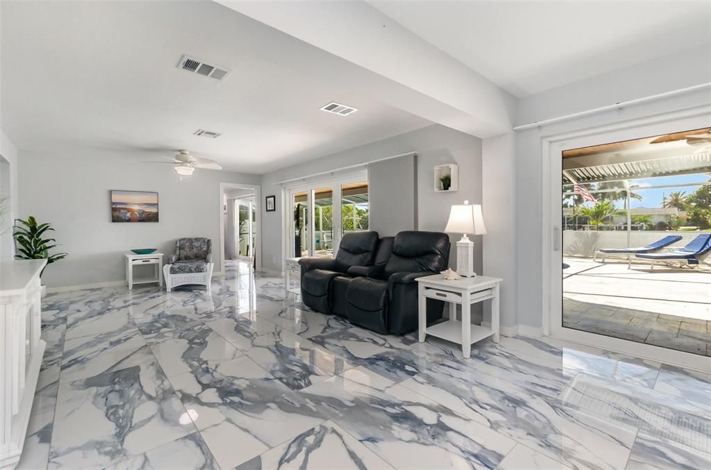 待售: $649,900 (3 贝兹, 2 浴室, 2008 平方英尺)