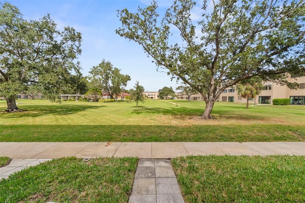 For Rent: $1,850 (1 beds, 1 baths, 930 Square Feet)