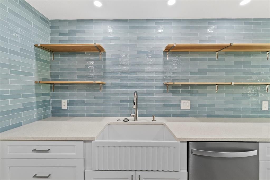 For Rent: $1,850 (1 beds, 1 baths, 930 Square Feet)