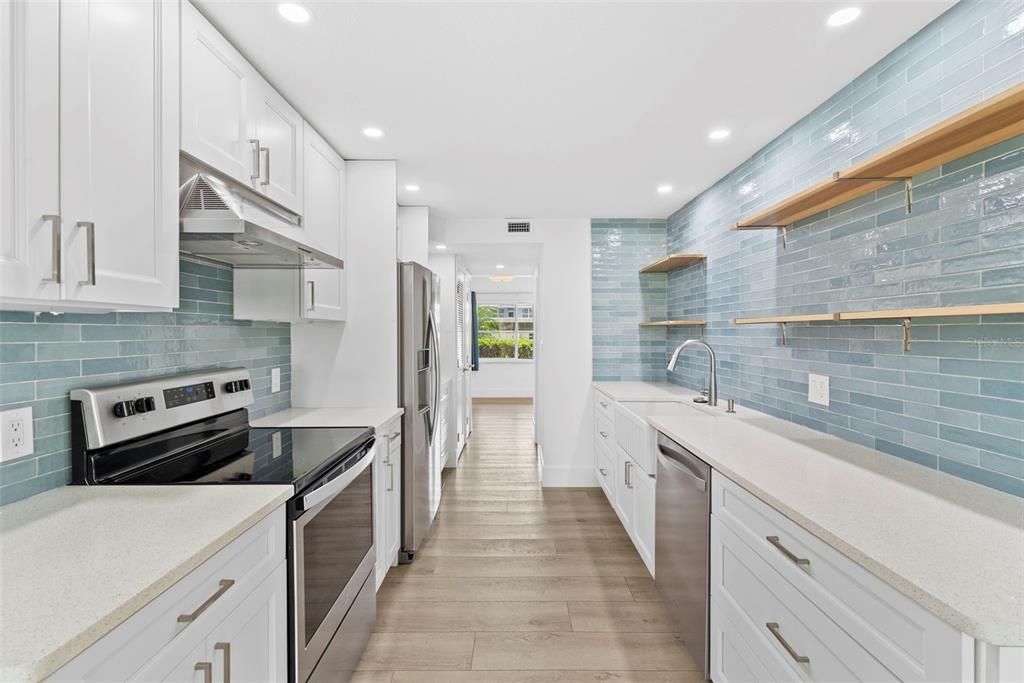 For Rent: $1,850 (1 beds, 1 baths, 930 Square Feet)