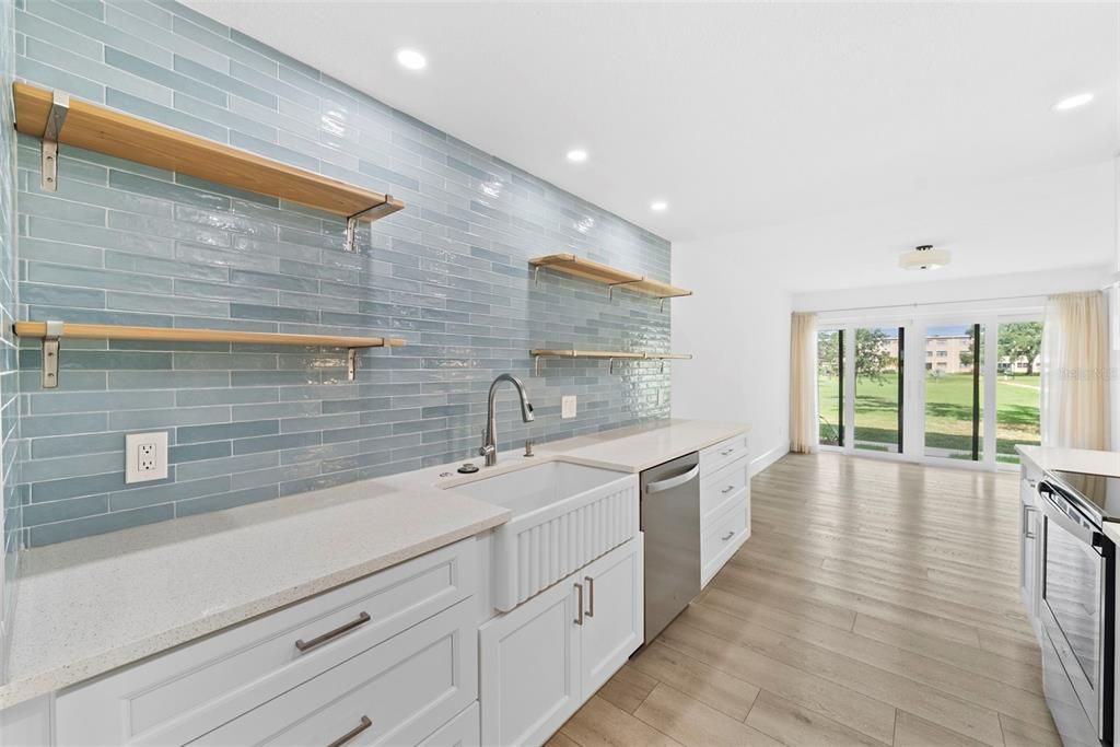 For Rent: $1,850 (1 beds, 1 baths, 930 Square Feet)