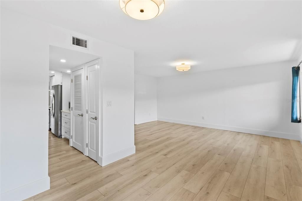 For Rent: $1,850 (1 beds, 1 baths, 930 Square Feet)