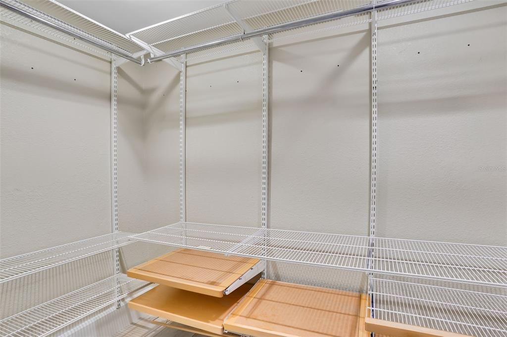 For Rent: $1,850 (1 beds, 1 baths, 930 Square Feet)