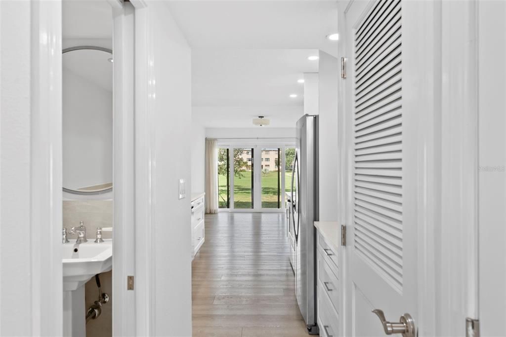 For Rent: $1,850 (1 beds, 1 baths, 930 Square Feet)