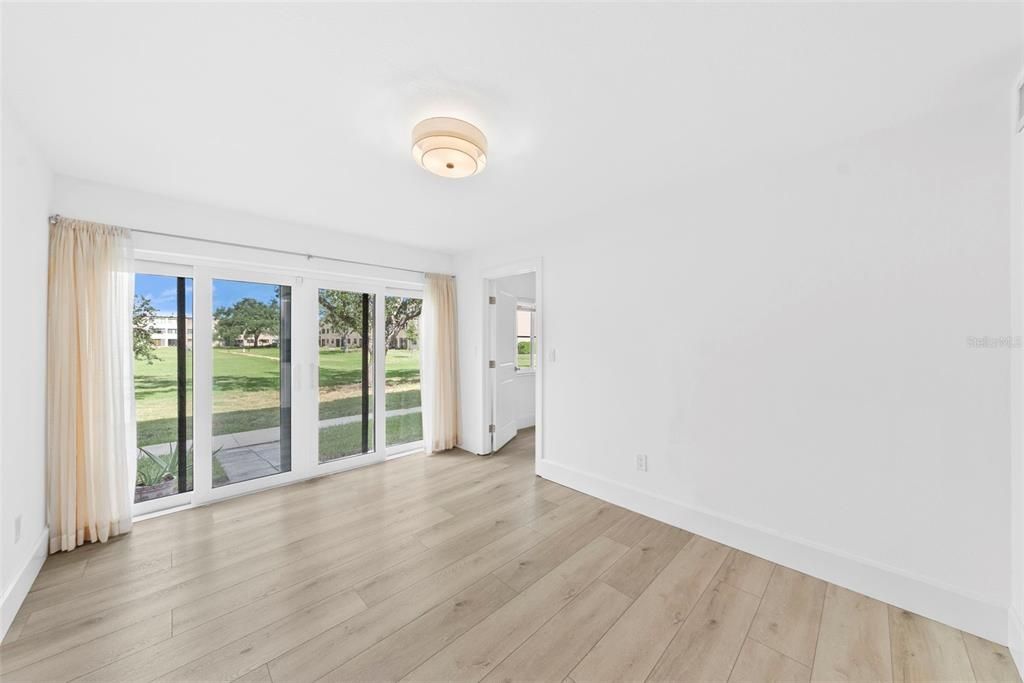 For Rent: $1,850 (1 beds, 1 baths, 930 Square Feet)