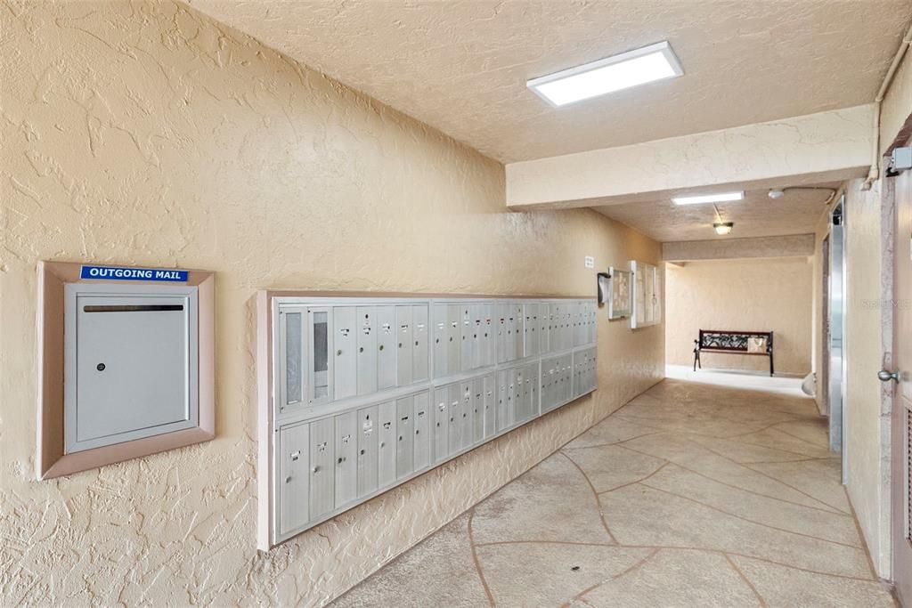 For Rent: $1,850 (1 beds, 1 baths, 930 Square Feet)