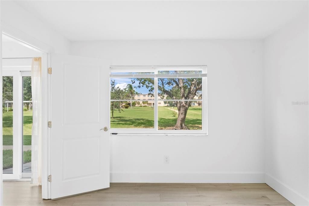 For Rent: $1,850 (1 beds, 1 baths, 930 Square Feet)