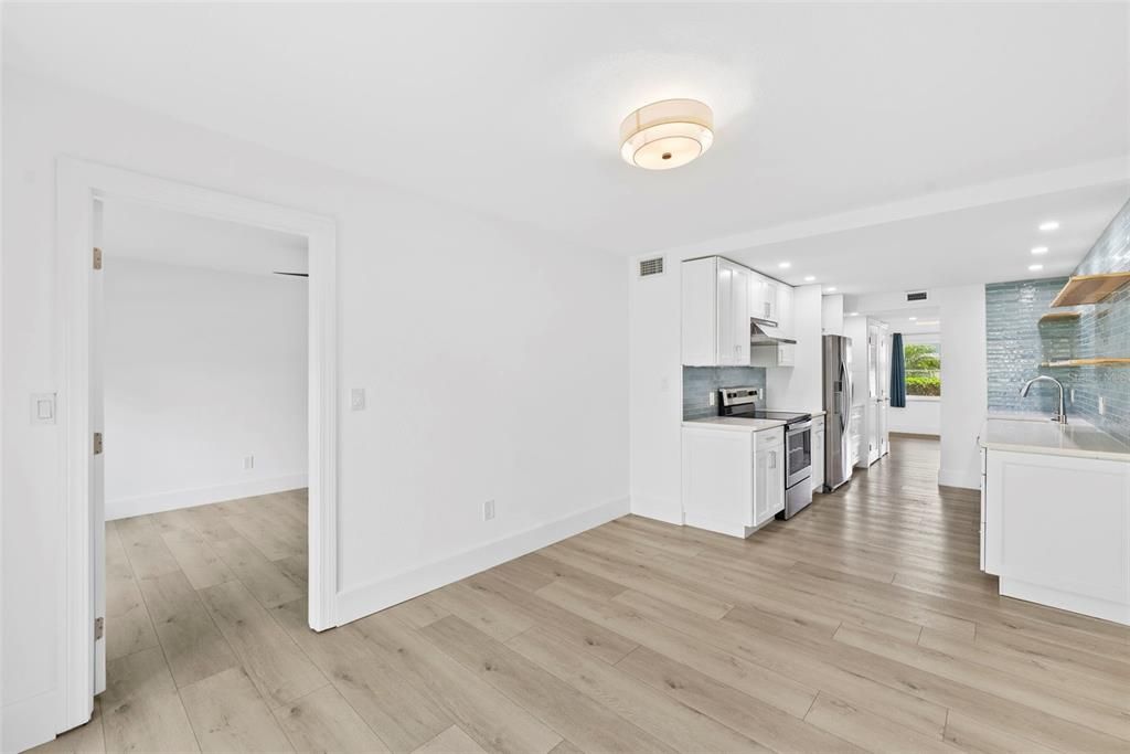 For Rent: $1,850 (1 beds, 1 baths, 930 Square Feet)