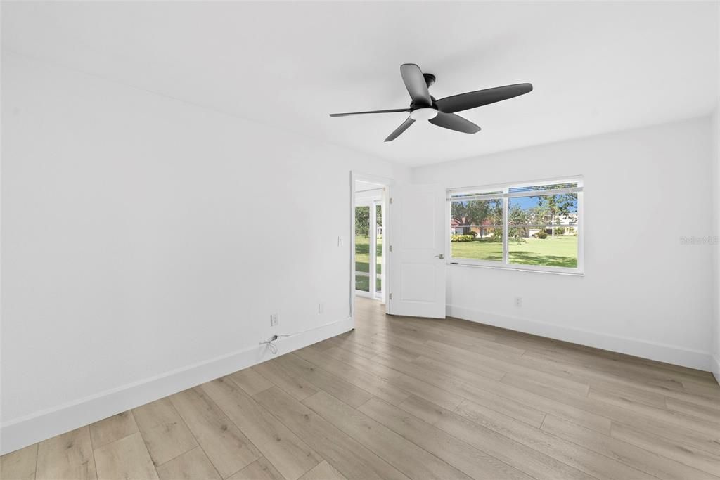 For Rent: $1,850 (1 beds, 1 baths, 930 Square Feet)