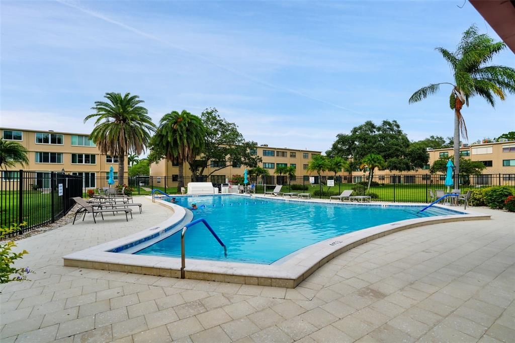 For Rent: $1,850 (1 beds, 1 baths, 930 Square Feet)