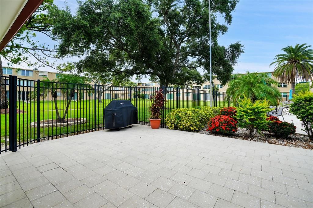 For Rent: $1,850 (1 beds, 1 baths, 930 Square Feet)