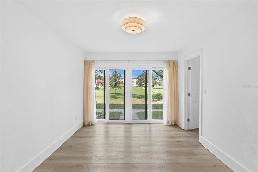 For Rent: $1,850 (1 beds, 1 baths, 930 Square Feet)