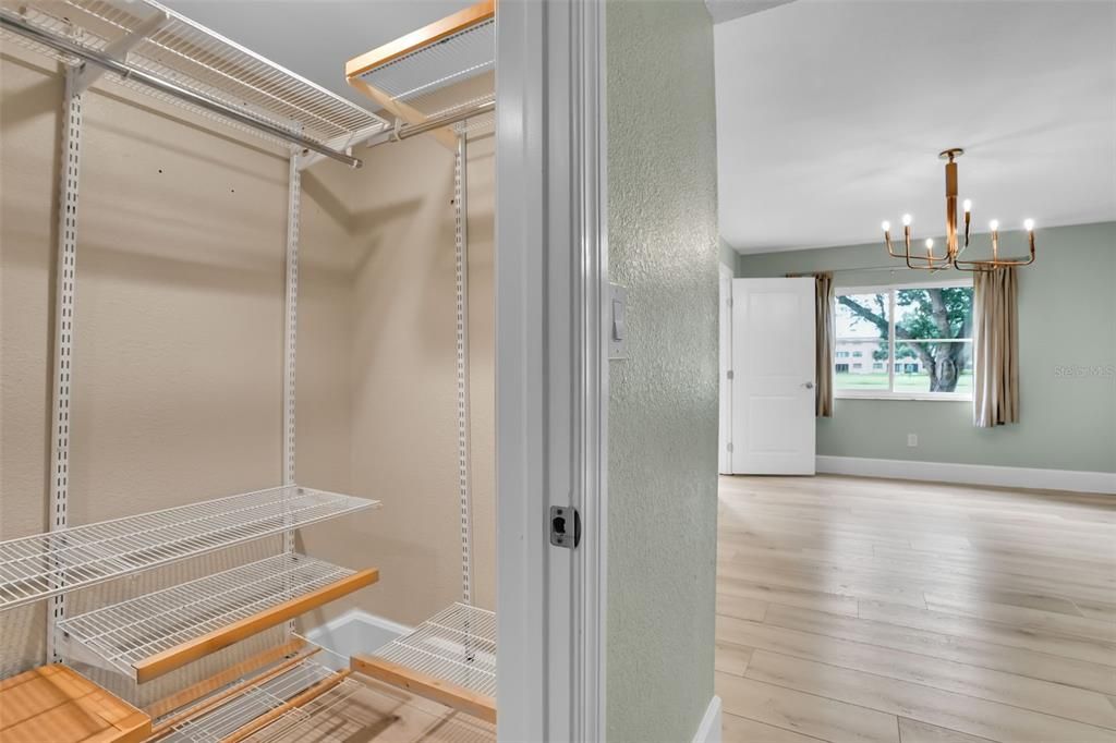 For Rent: $1,850 (1 beds, 1 baths, 930 Square Feet)