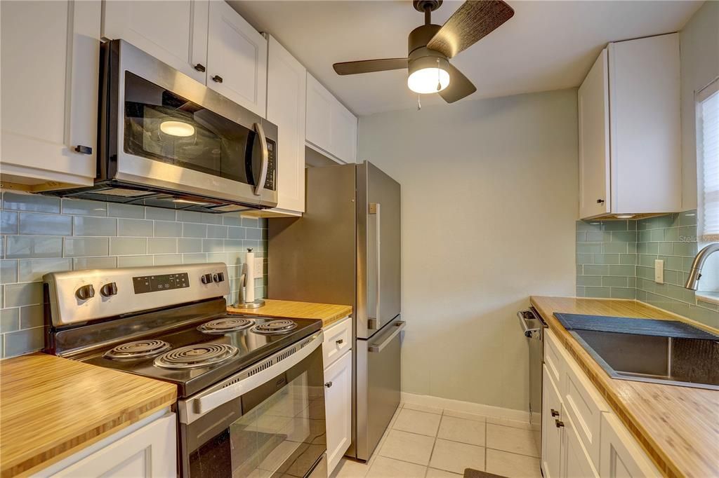 Active With Contract: $123,900 (1 beds, 1 baths, 640 Square Feet)
