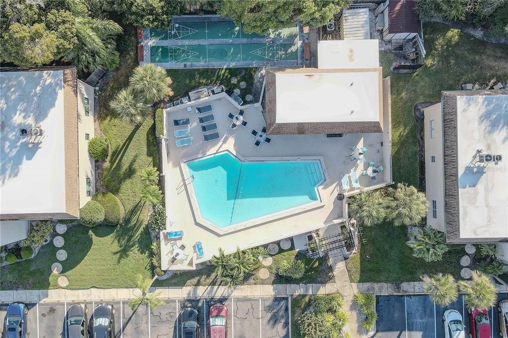 Active With Contract: $123,900 (1 beds, 1 baths, 640 Square Feet)