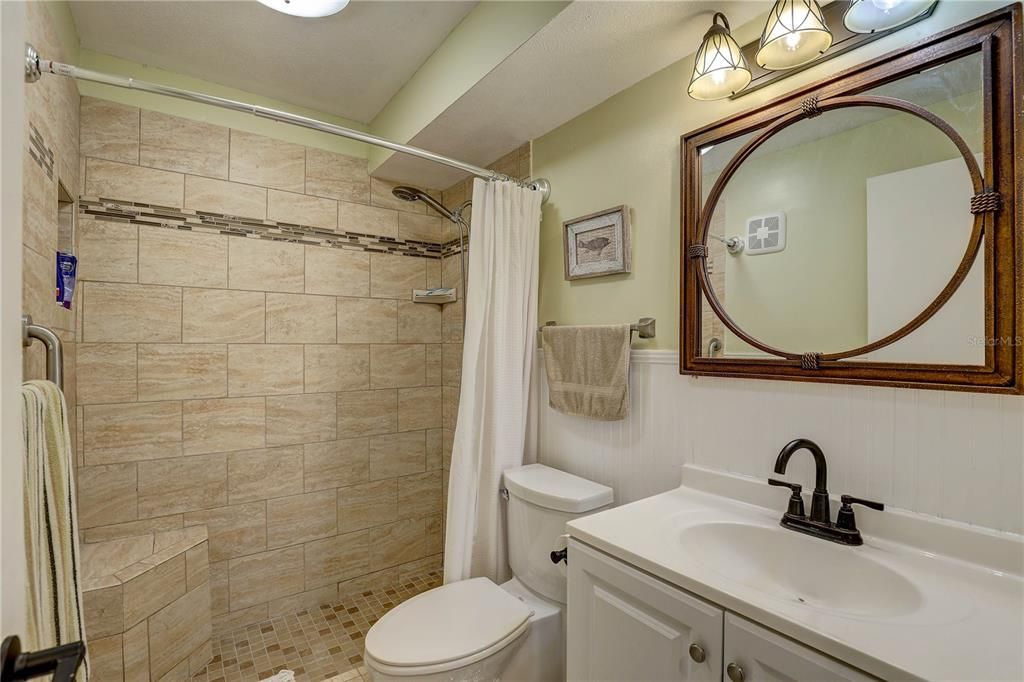 Active With Contract: $123,900 (1 beds, 1 baths, 640 Square Feet)