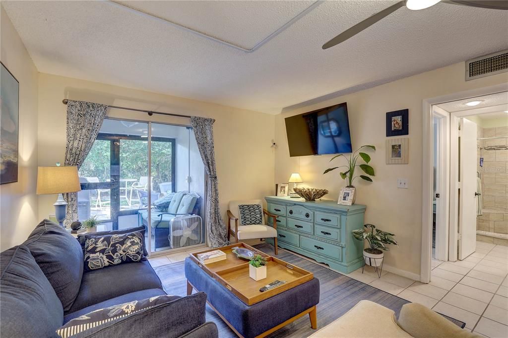 Active With Contract: $123,900 (1 beds, 1 baths, 640 Square Feet)