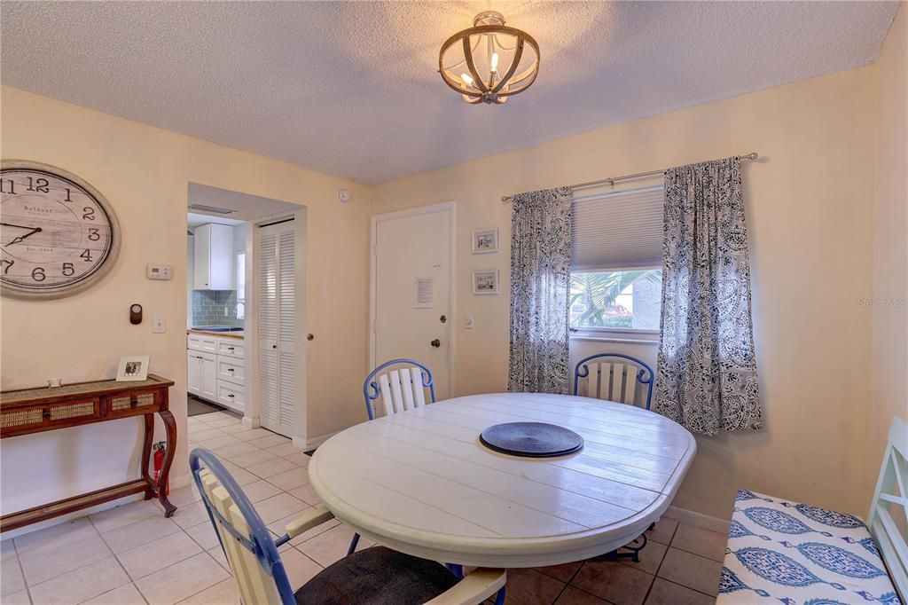 Active With Contract: $123,900 (1 beds, 1 baths, 640 Square Feet)