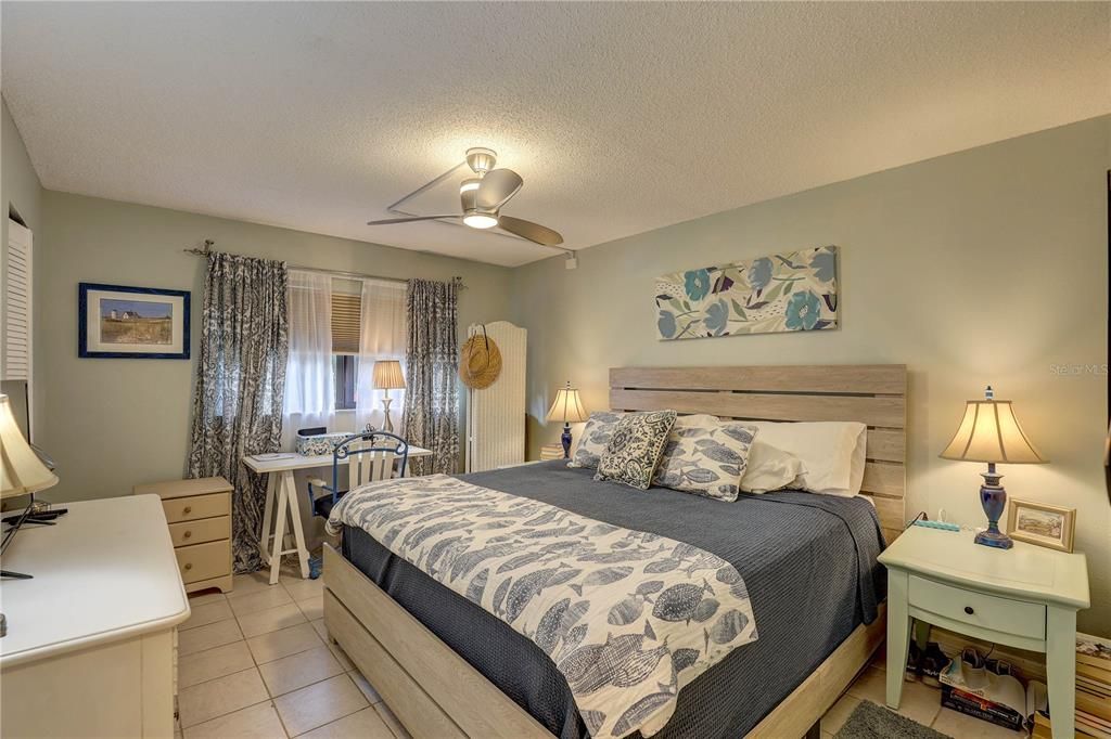 Active With Contract: $123,900 (1 beds, 1 baths, 640 Square Feet)