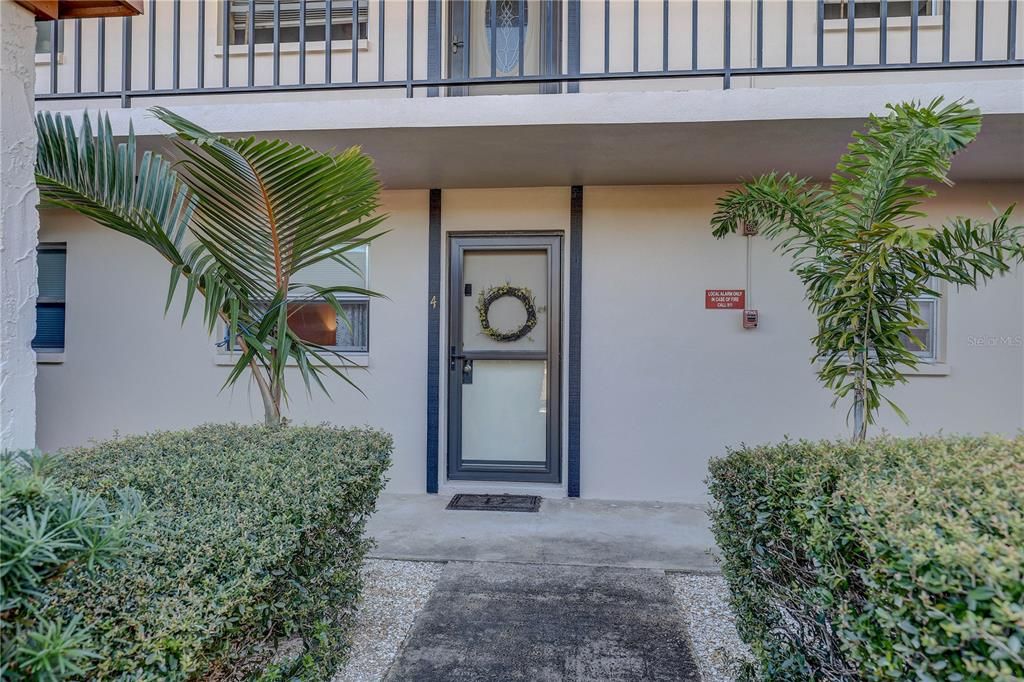 Active With Contract: $123,900 (1 beds, 1 baths, 640 Square Feet)