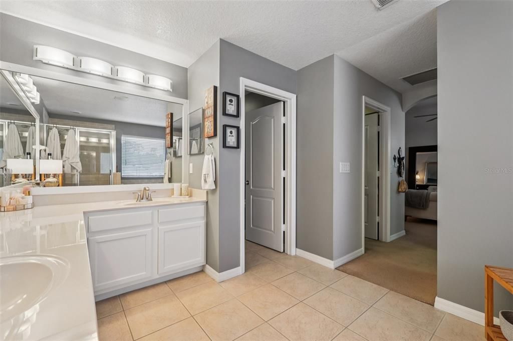 Activo con contrato: $599,999 (5 camas, 3 baños, 3445 Pies cuadrados)