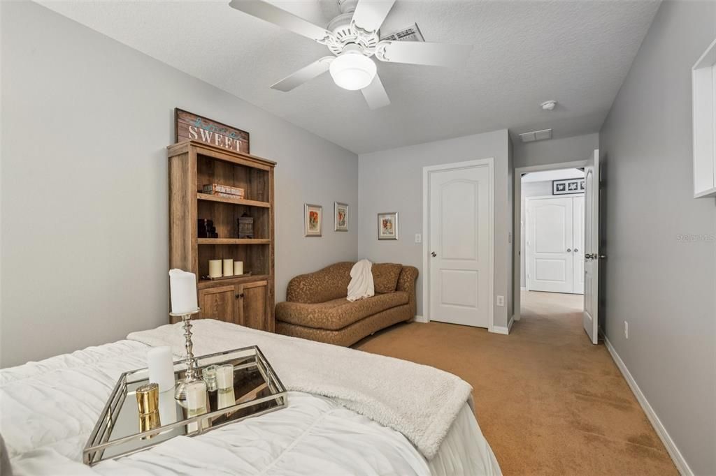 Activo con contrato: $599,999 (5 camas, 3 baños, 3445 Pies cuadrados)