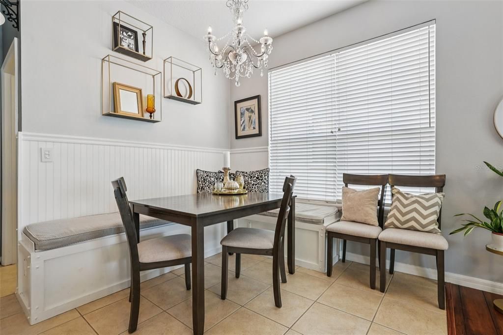 Activo con contrato: $599,999 (5 camas, 3 baños, 3445 Pies cuadrados)