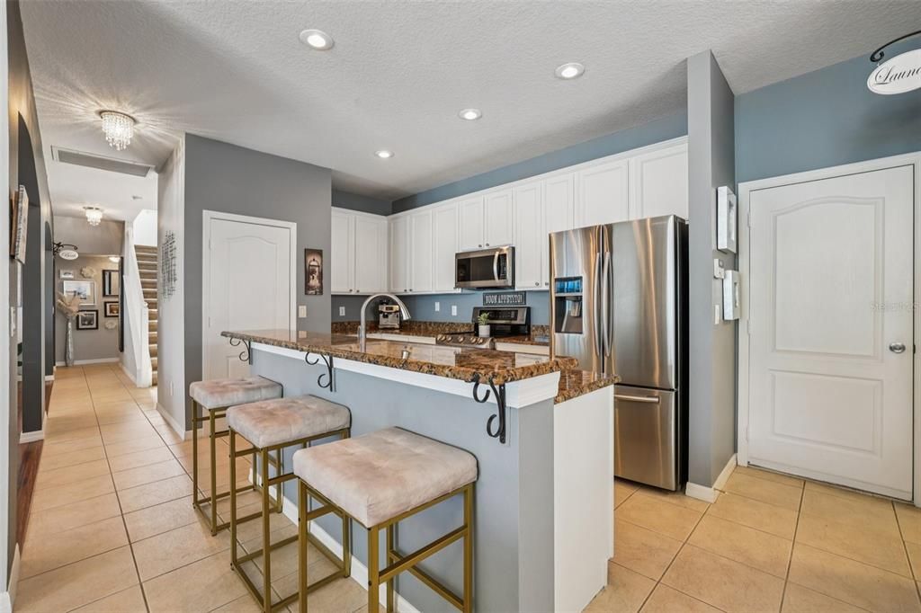 Activo con contrato: $599,999 (5 camas, 3 baños, 3445 Pies cuadrados)