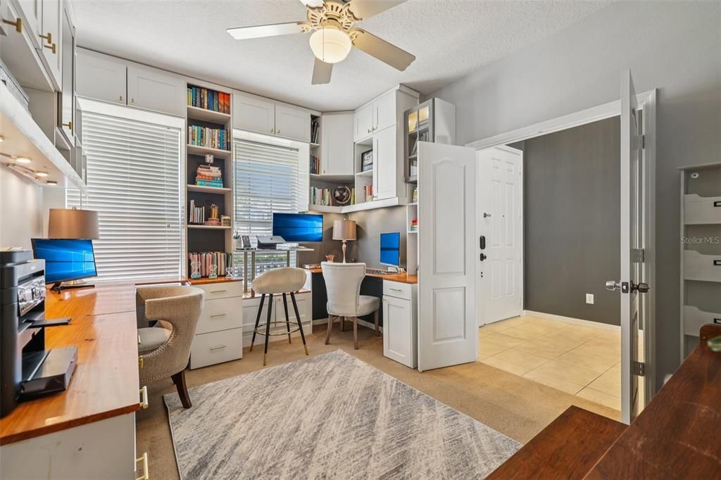 Activo con contrato: $599,999 (5 camas, 3 baños, 3445 Pies cuadrados)