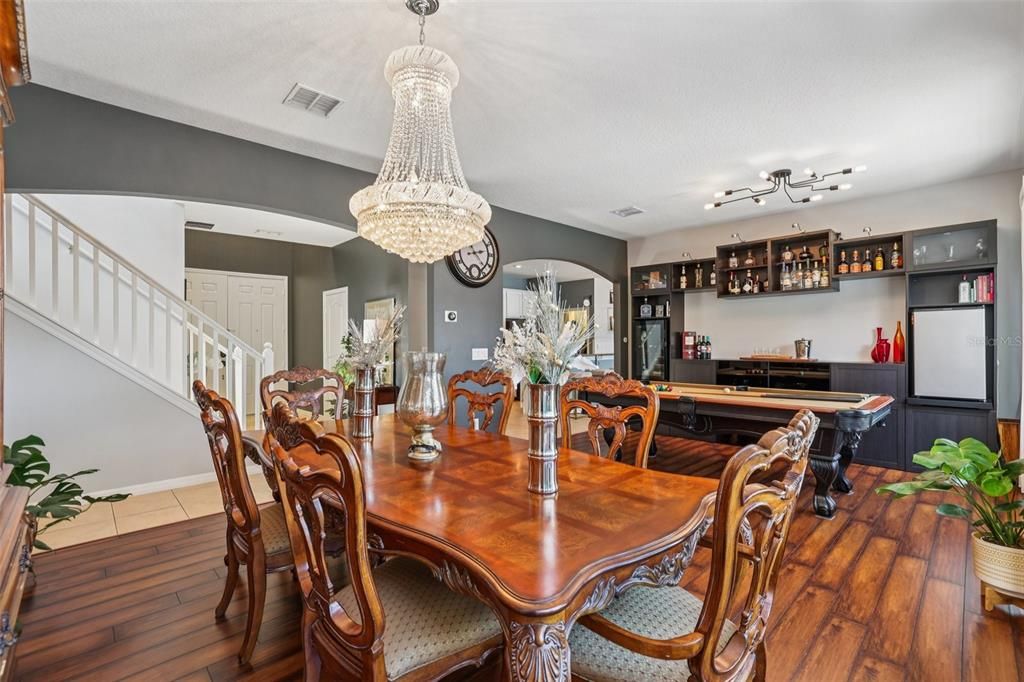 Activo con contrato: $599,999 (5 camas, 3 baños, 3445 Pies cuadrados)