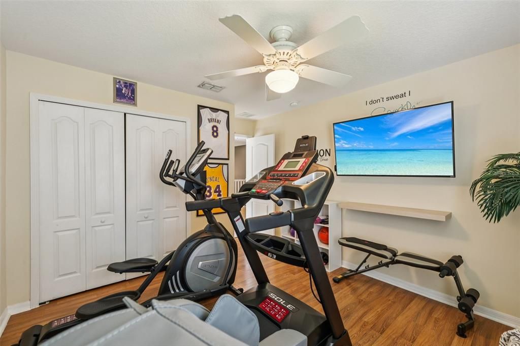 Activo con contrato: $599,999 (5 camas, 3 baños, 3445 Pies cuadrados)