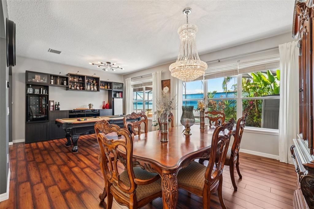 Activo con contrato: $599,999 (5 camas, 3 baños, 3445 Pies cuadrados)