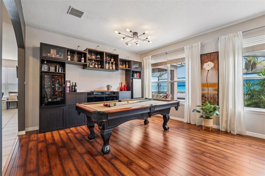 Activo con contrato: $599,999 (5 camas, 3 baños, 3445 Pies cuadrados)